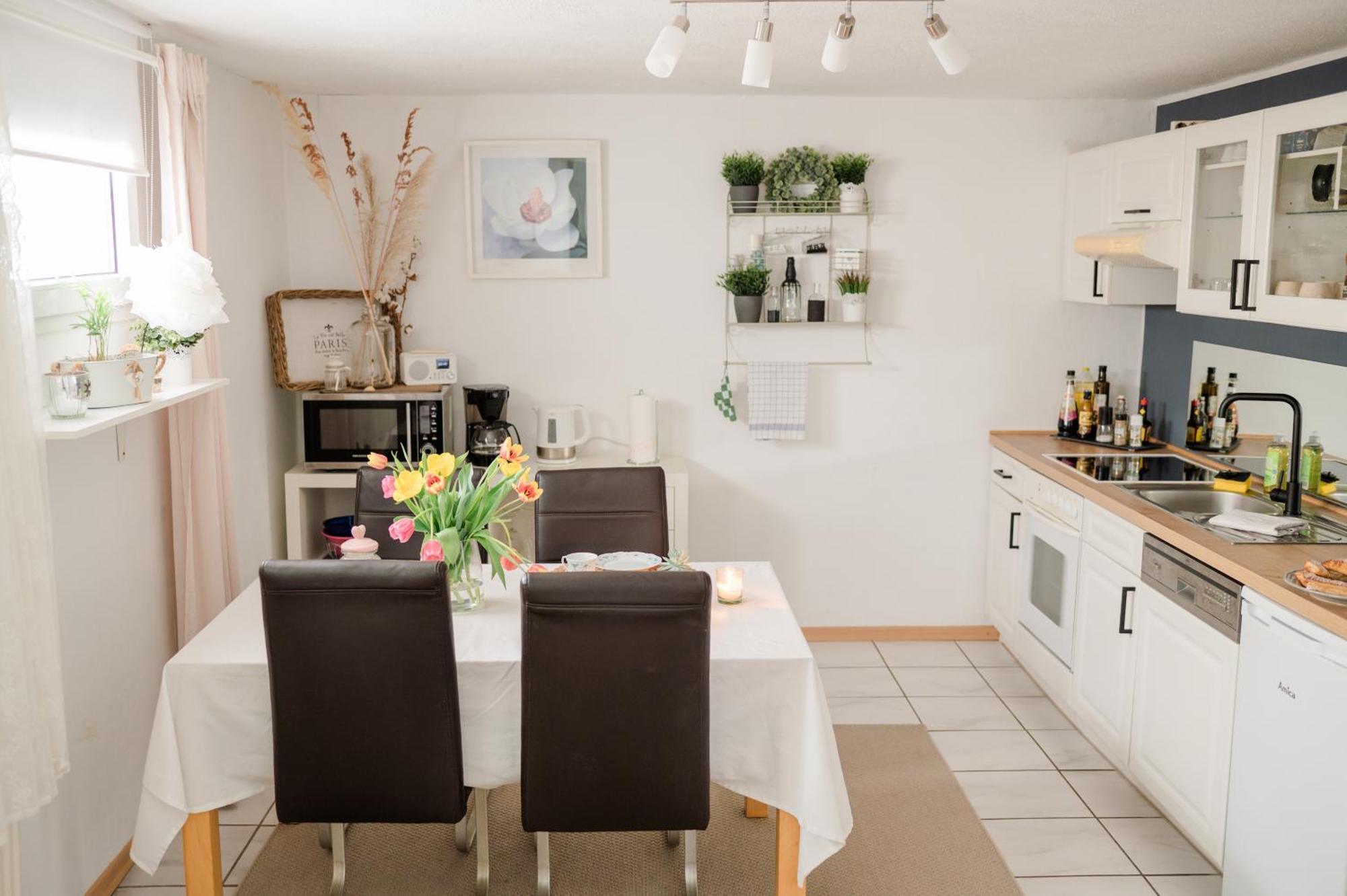 Buchlindenweg - Zimmer & Ferienwohnung Breitscheid  Bagian luar foto