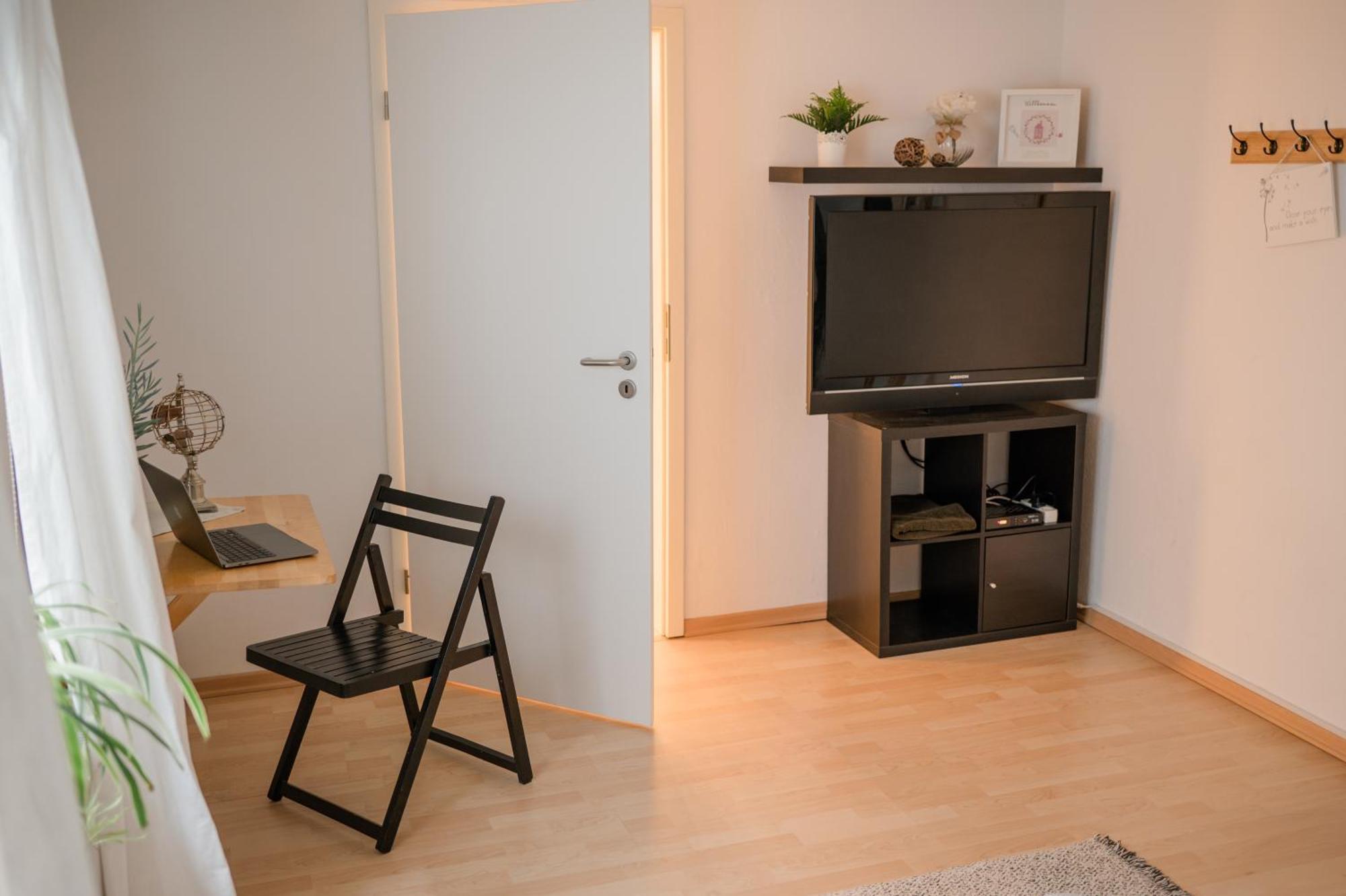 Buchlindenweg - Zimmer & Ferienwohnung Breitscheid  Bagian luar foto