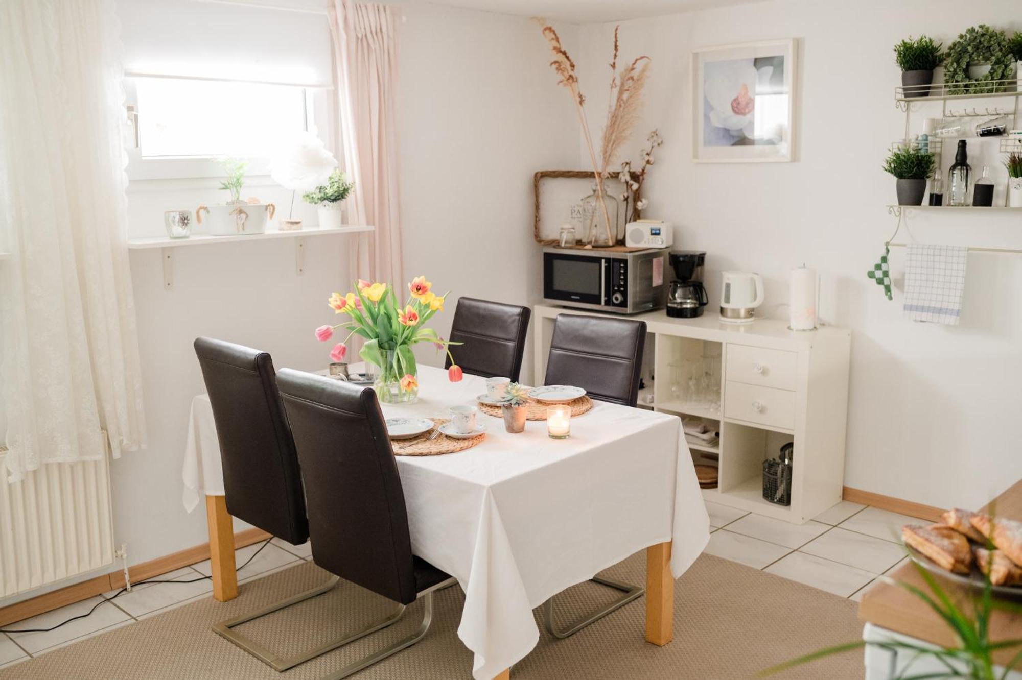 Buchlindenweg - Zimmer & Ferienwohnung Breitscheid  Bagian luar foto