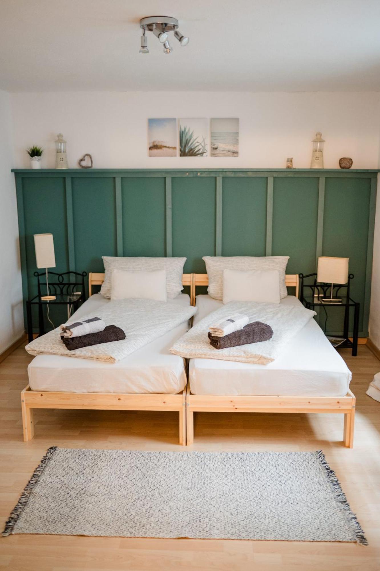 Buchlindenweg - Zimmer & Ferienwohnung Breitscheid  Bagian luar foto